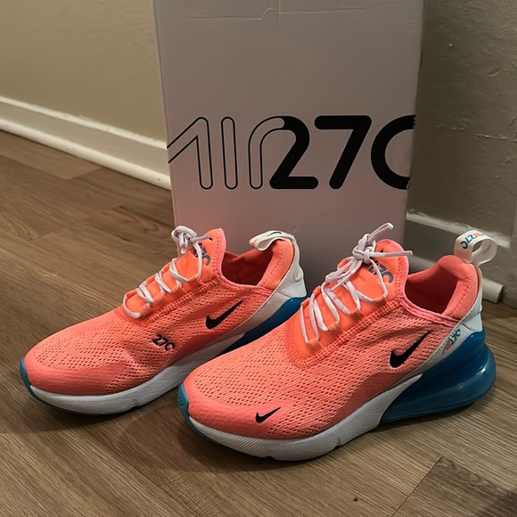 Nike Shoes - Nike Air Max 270, size 6